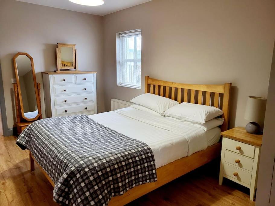 Clairhouse Accommodation Лехинч Экстерьер фото