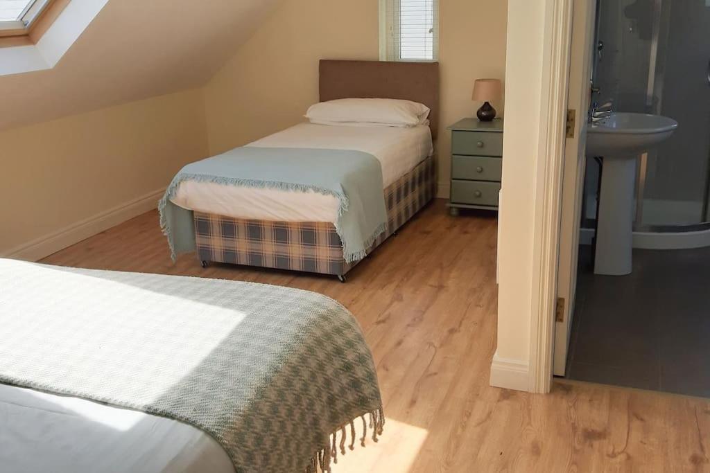 Clairhouse Accommodation Лехинч Экстерьер фото