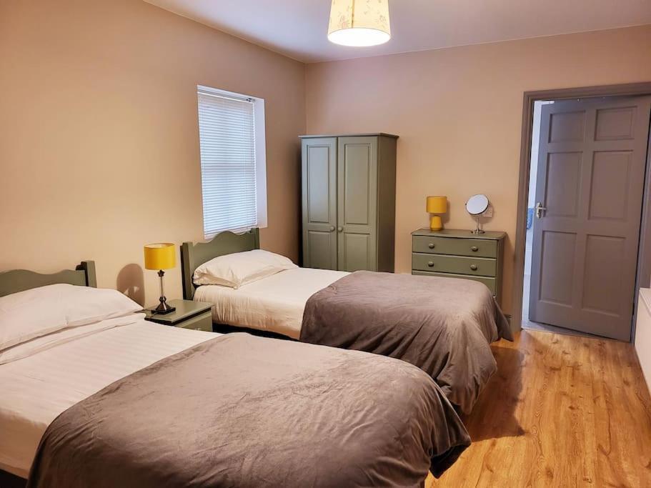 Clairhouse Accommodation Лехинч Экстерьер фото