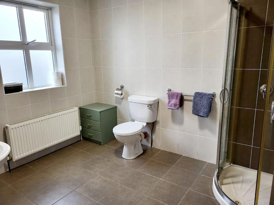 Clairhouse Accommodation Лехинч Экстерьер фото