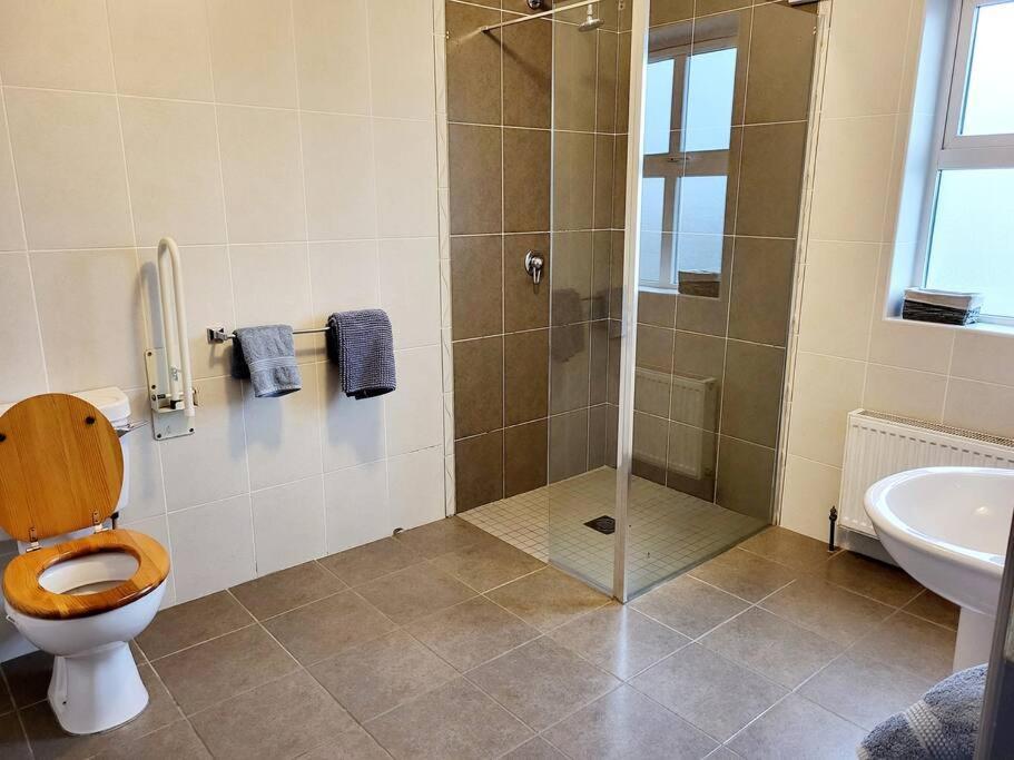 Clairhouse Accommodation Лехинч Экстерьер фото